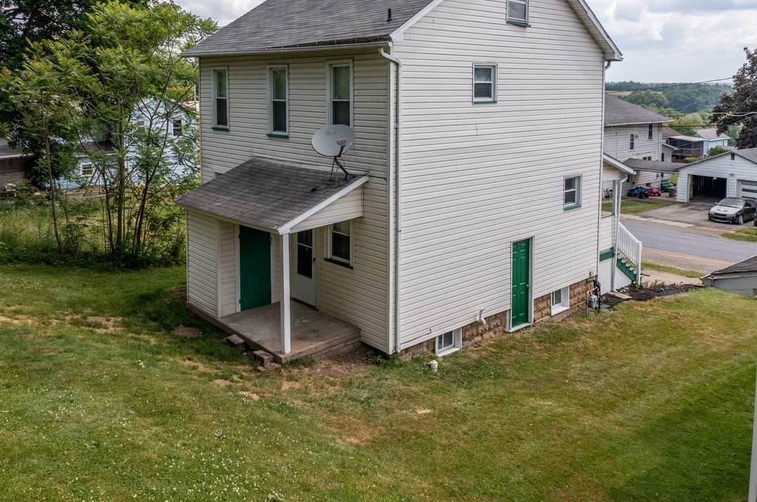 133 Otter St, Mercer PA  16137-1105 exterior