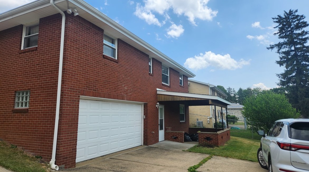 1489 Main St, Washington PA  15301-8886 exterior