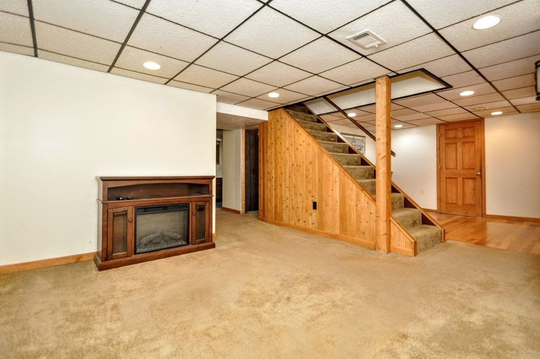 1957 Bernice Dr, North Huntingdon PA 15642-1789 exterior