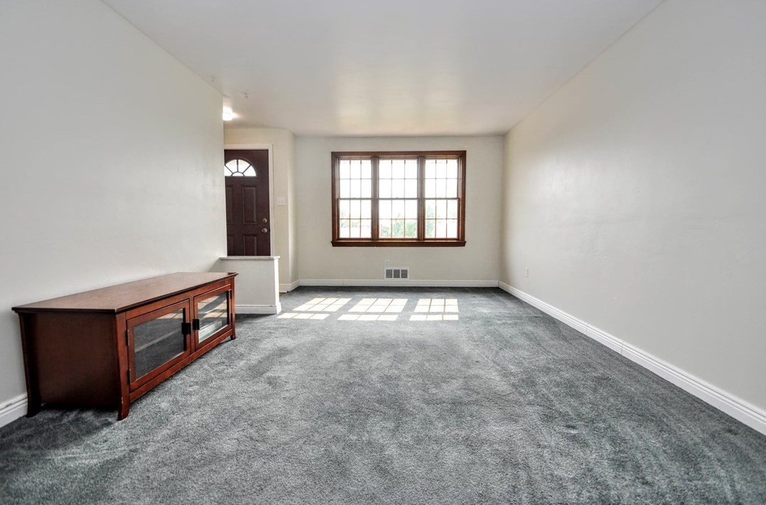 1957 Bernice Dr, North Huntingdon PA 15642-1789 exterior