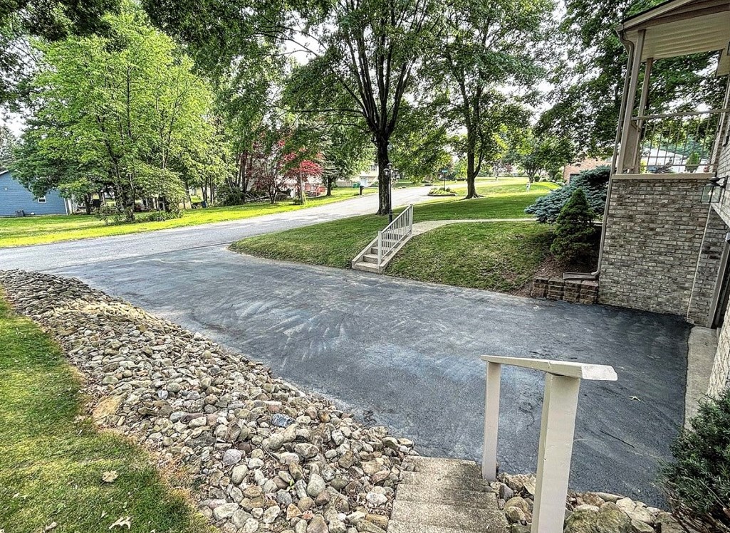 102 Crossland Rd, Butler PA  16002-1102 exterior