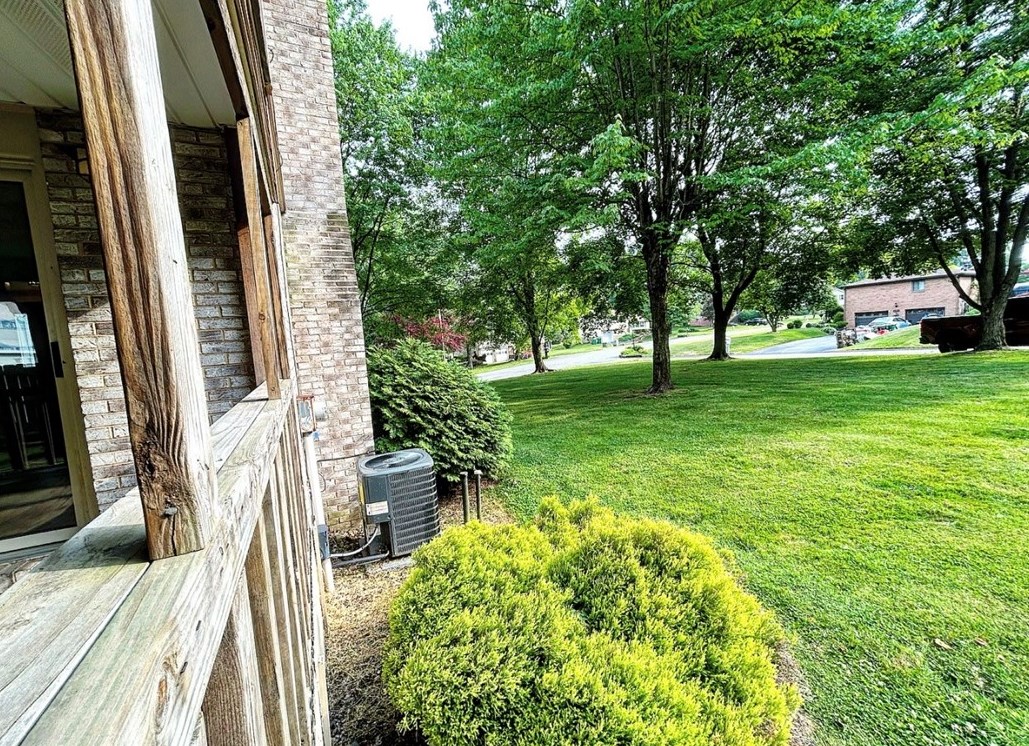 102 Crossland Rd, Butler PA  16002-1102 exterior