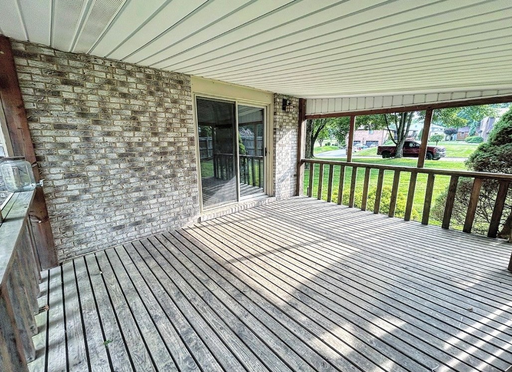 102 Crossland Rd, Butler PA  16002-1102 exterior
