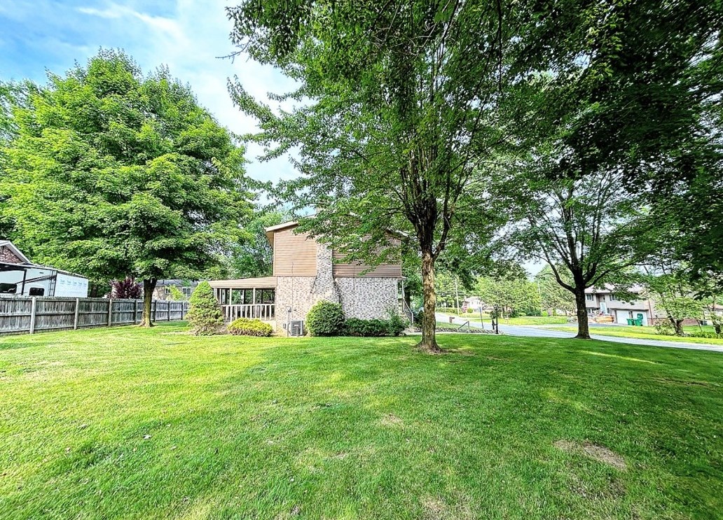 102 Crossland Rd, Butler PA  16002-1102 exterior
