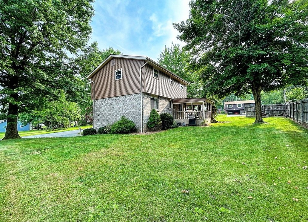 102 Crossland Rd, Butler PA  16002-1102 exterior