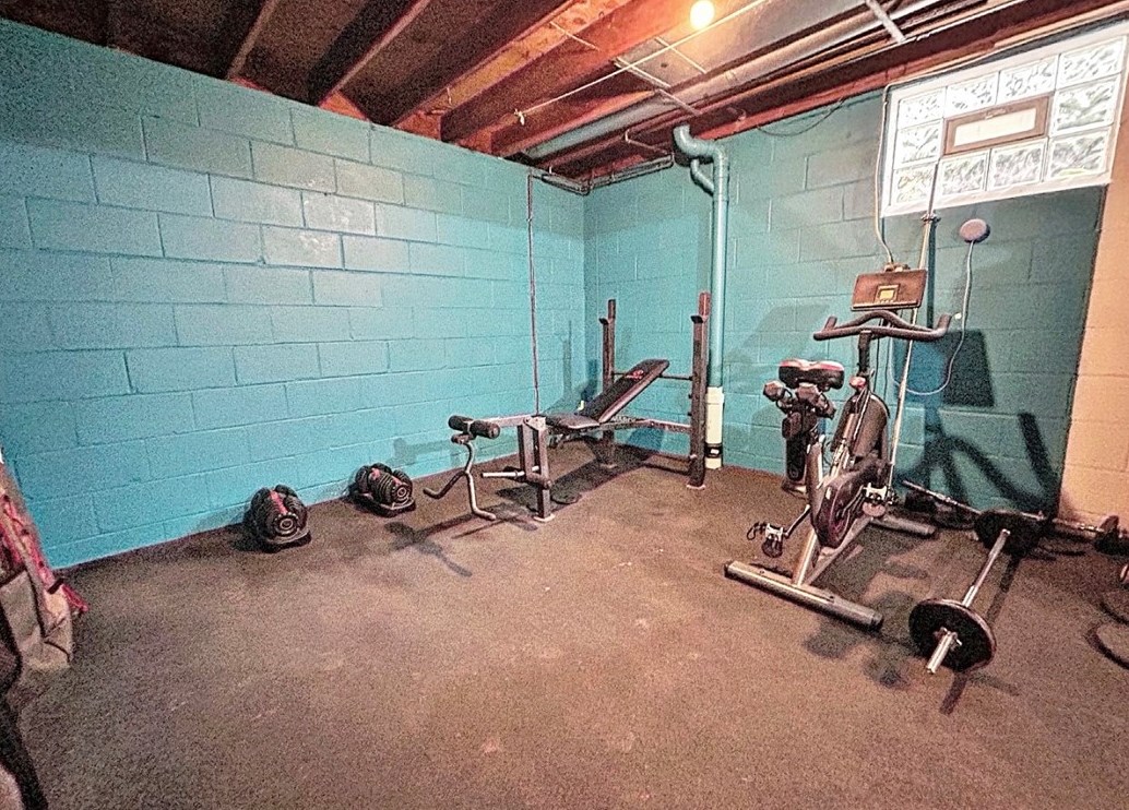 102 Crossland Rd, Butler PA  16002-1102 exterior