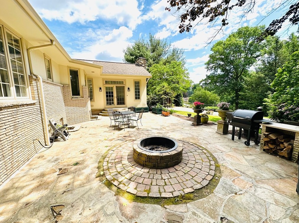 28 Mcvehil Dr, Washington PA  15301-3018 exterior