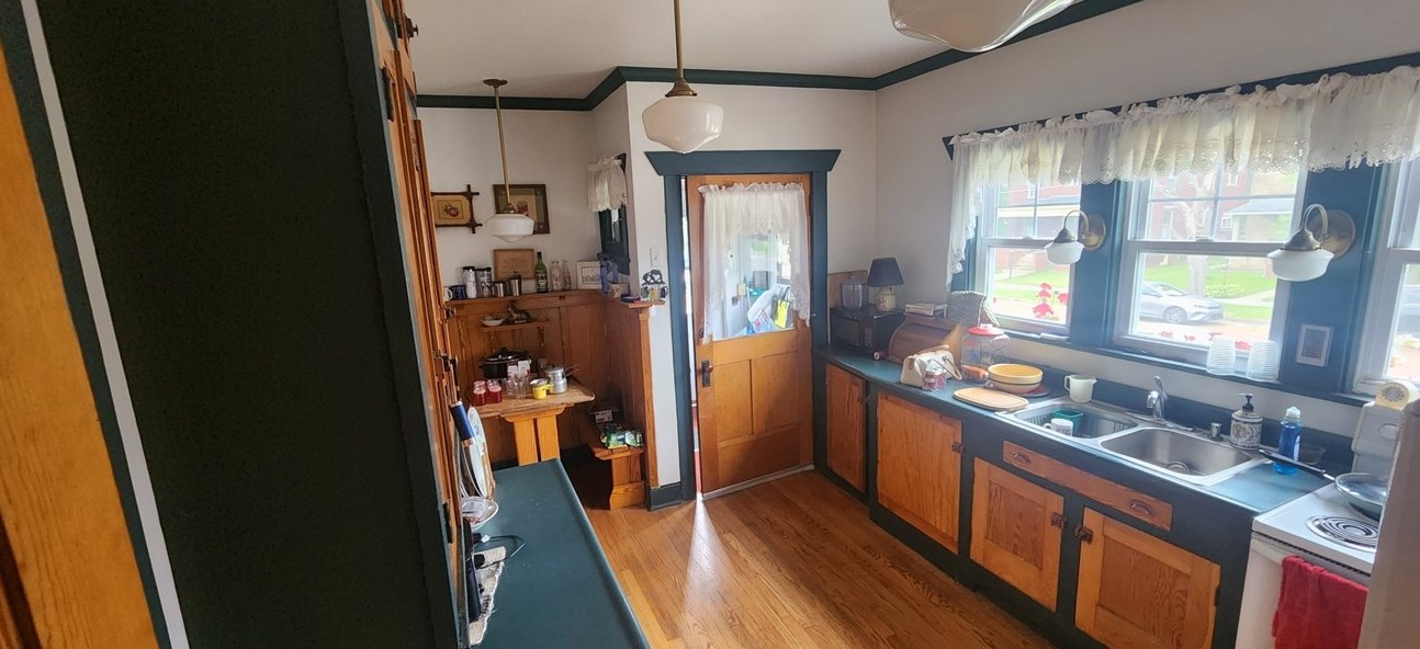 200 Glen Ave, Ellwood City PA  16117-2131 exterior