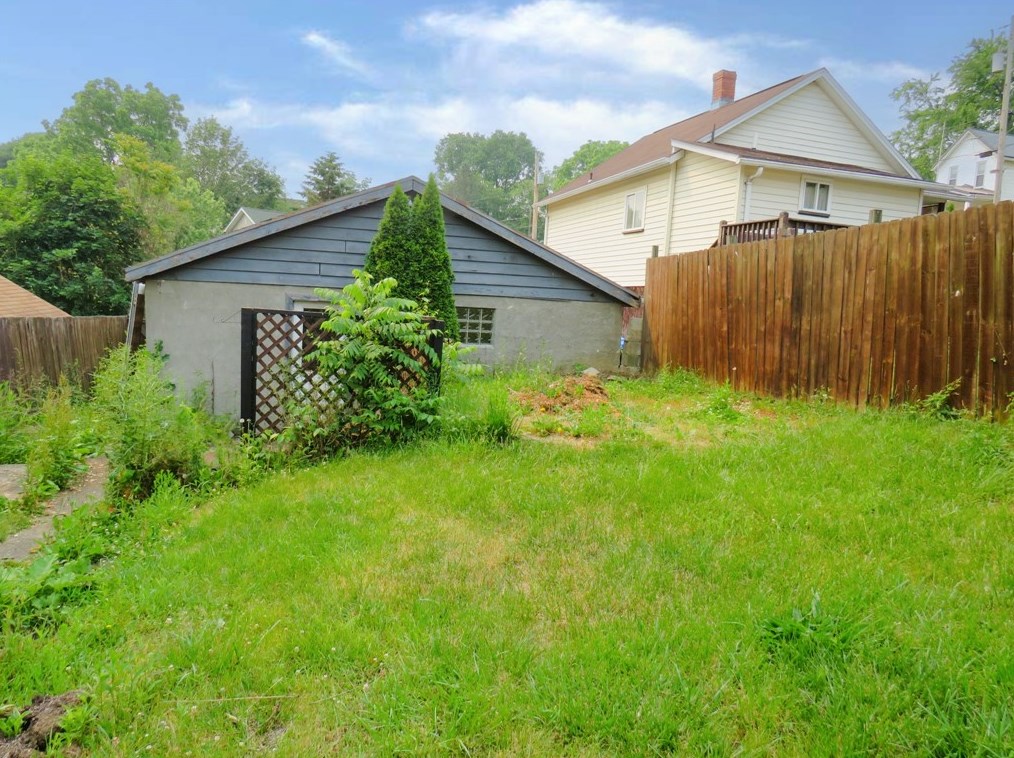 470 Broad St, Washington PA 15301-7015 exterior