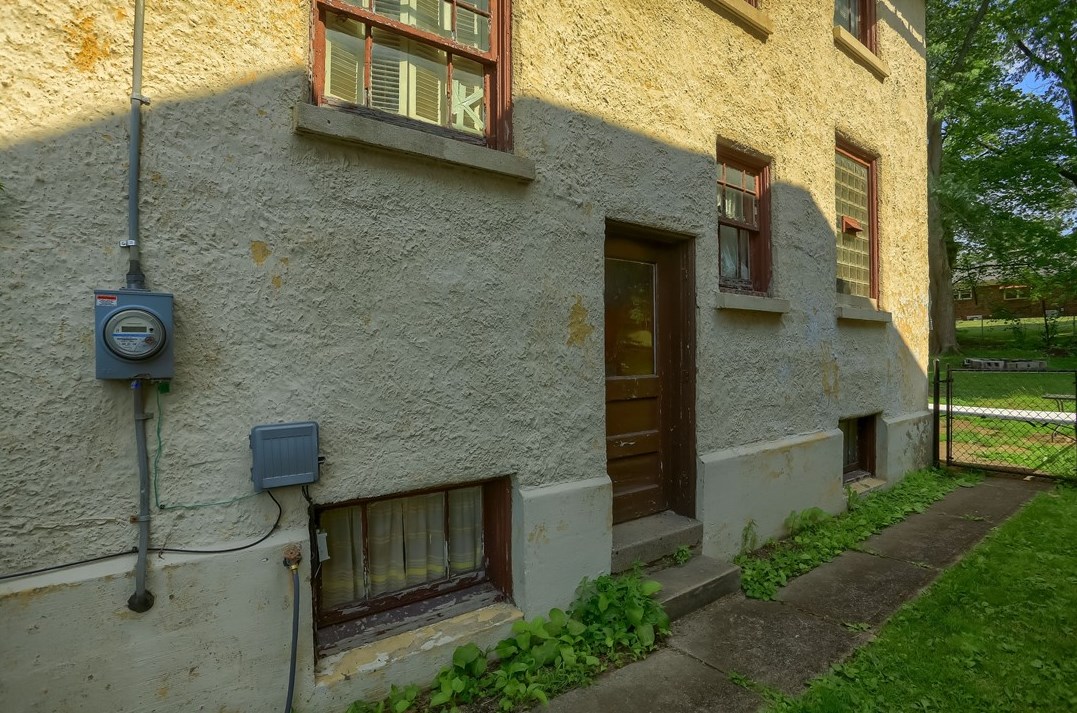 68 Shenango Blvd, Hermitage PA  16121-1736 exterior