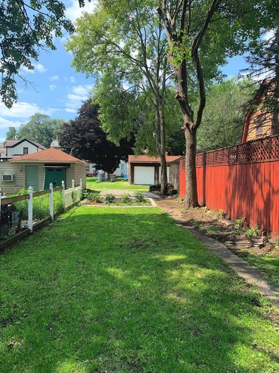 1321 4th Ave, Beaver Falls PA  15010-4247 exterior