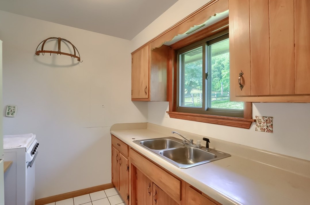 553 Old Hickory Rdg Rd, Washington PA 15301-8618 exterior