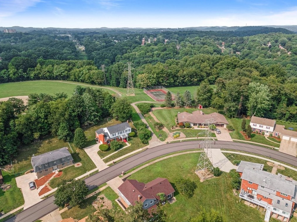 120 Monticello Dr, Monroeville PA  15146-4837 exterior