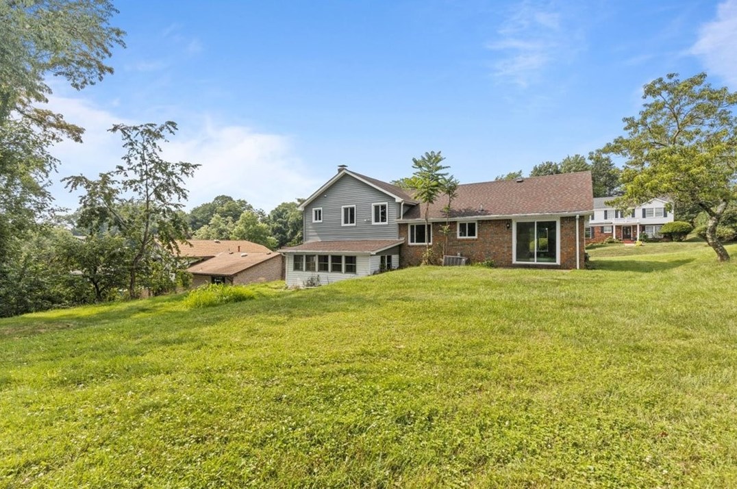 120 Monticello Dr, Monroeville PA  15146-4837 exterior