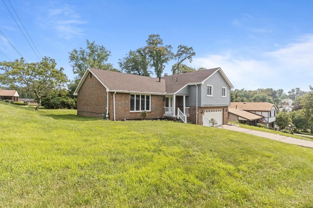 120 Monticello Dr, Monroeville PA  15146-4837 exterior