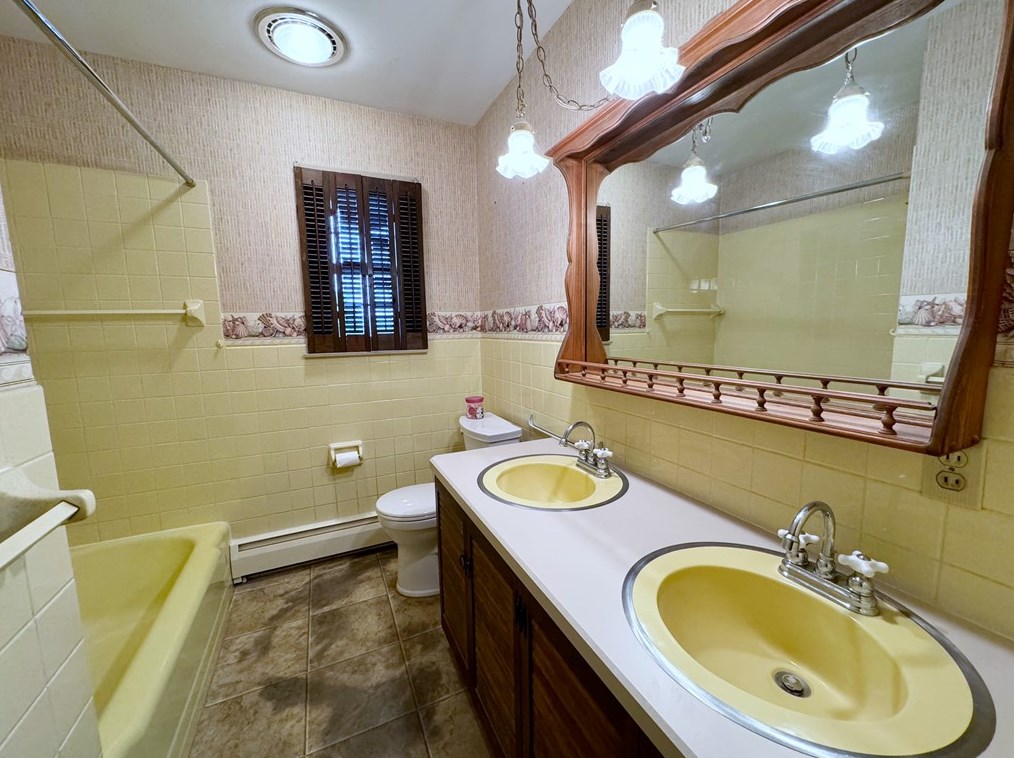 222 Liberty Rd, Grove City PA 16127-3711 exterior