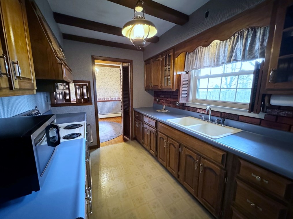 222 Liberty Rd, Grove City PA 16127-3711 exterior