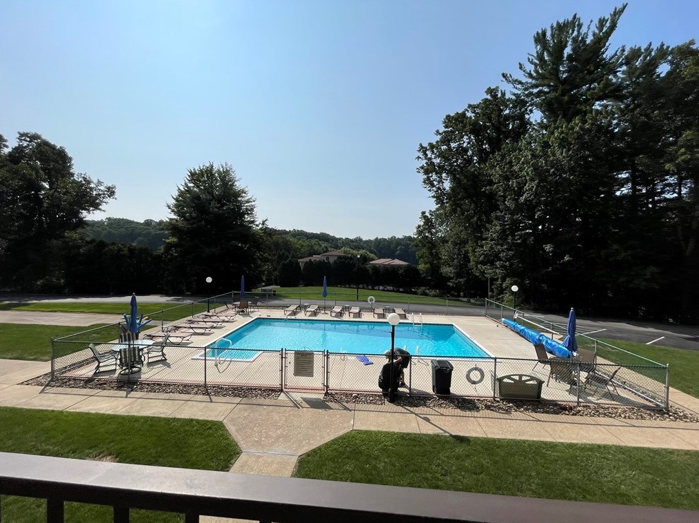 3 Alta Vita Dr, Greensburg PA  15601-8075 exterior
