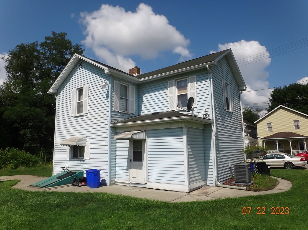 8 Wayne St, New Castle PA 16102-1847 exterior