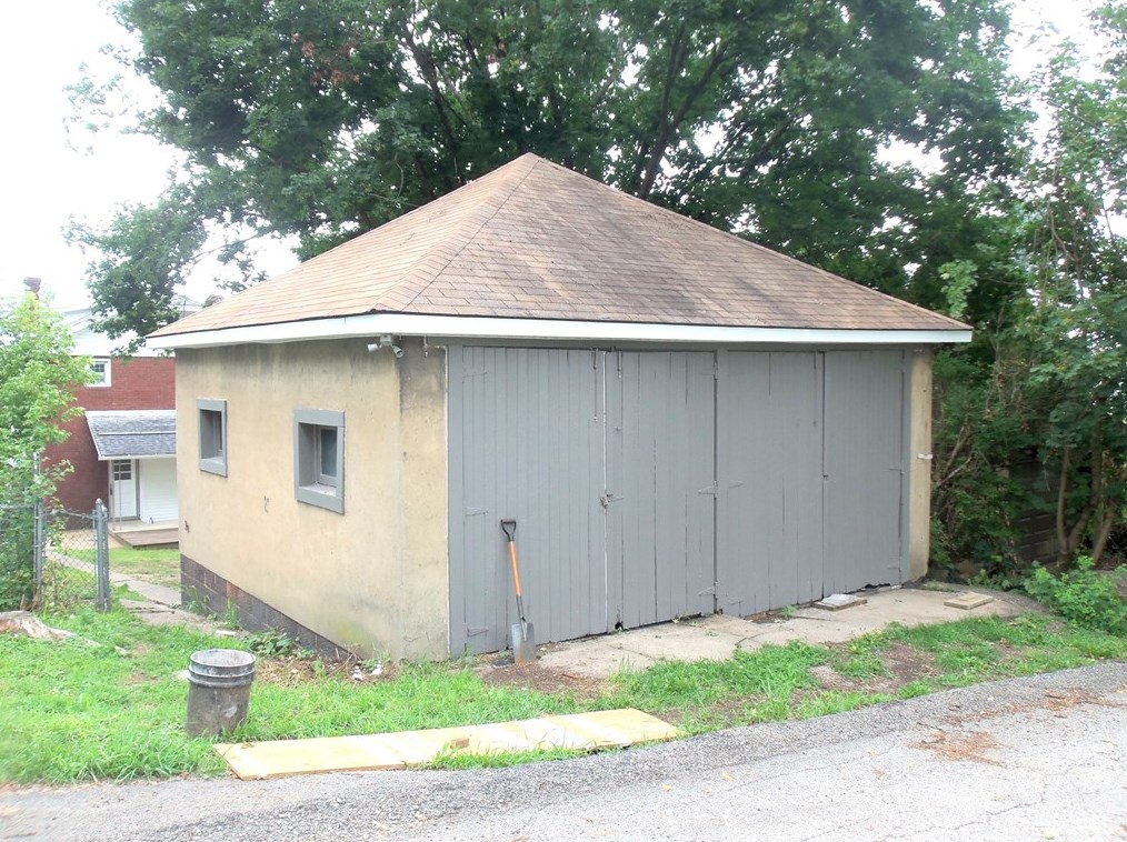 450 Donnan Ave, Washington PA  15301-4136 exterior