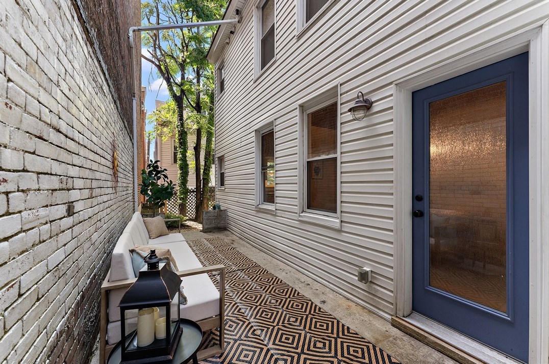 3950 Howley St, Pittsburgh PA 15224-1418 exterior