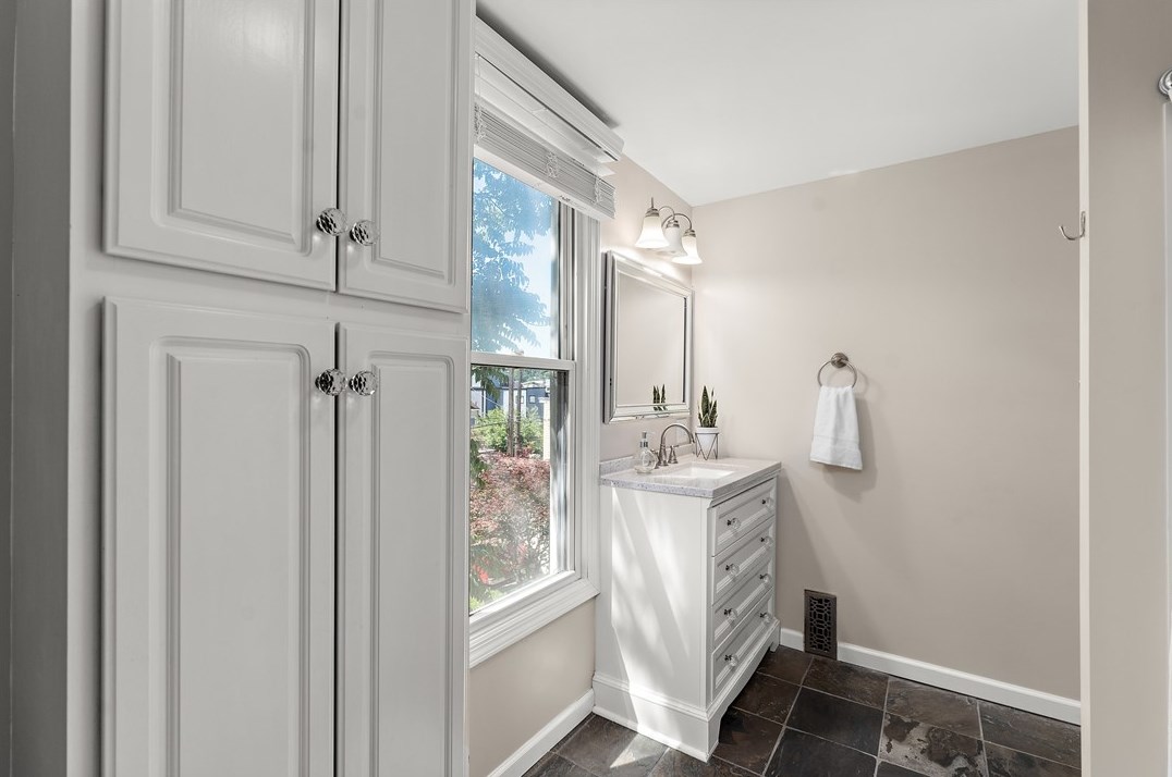 3950 Howley St, Pittsburgh PA 15224-1418 exterior