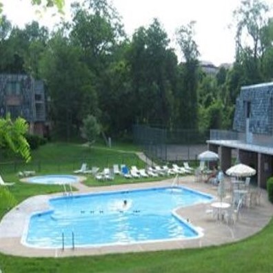 1332 Frst Grn Dr, Moon Twp PA 15108-2700 exterior