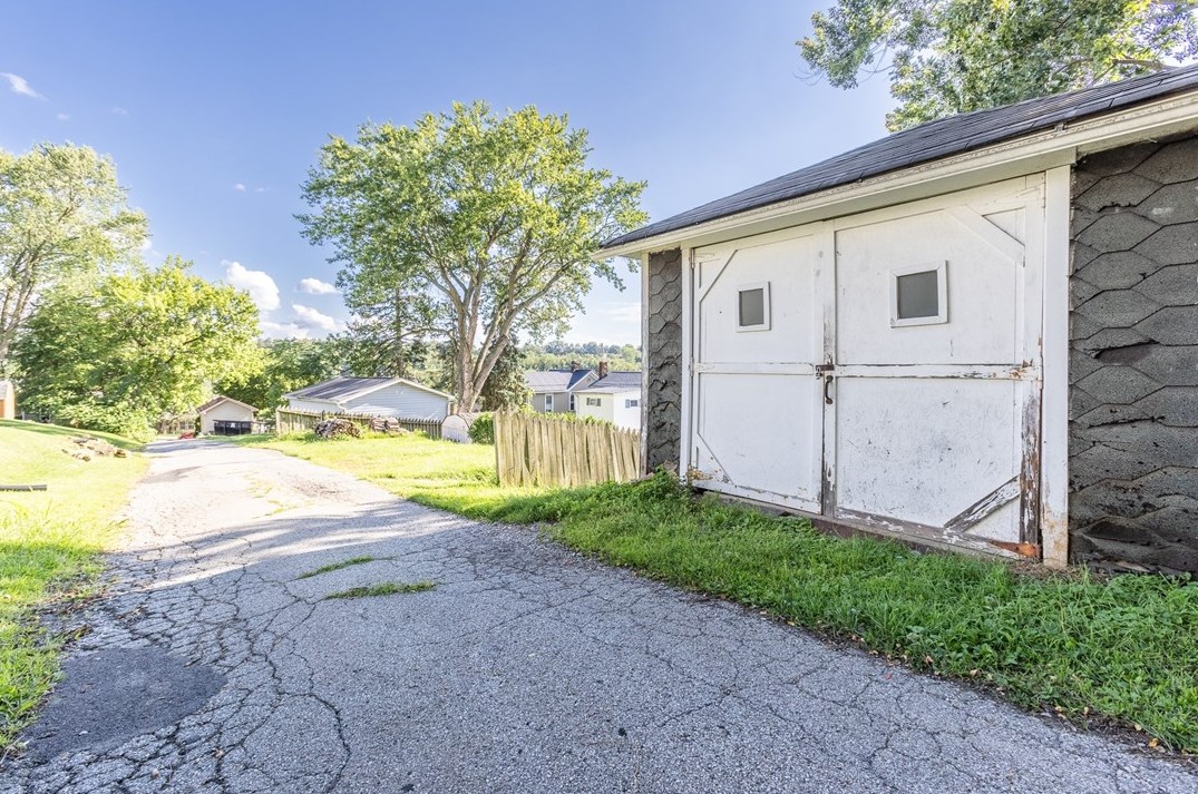 625 Vine St, North Huntingdon PA  15642-3638 exterior