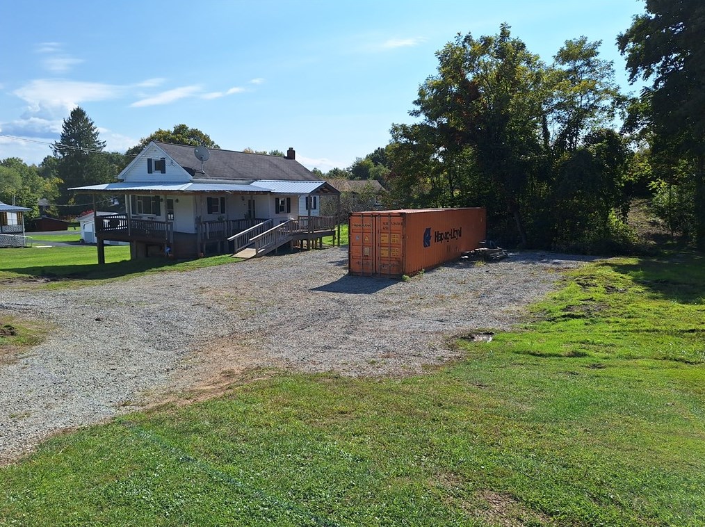 3298 Springfield Pike, Normalville PA  15469-1000 exterior