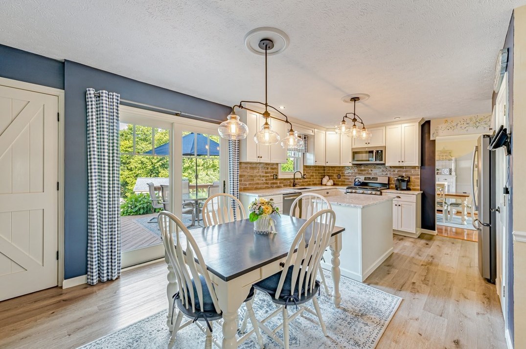 300 Crabapple Dr, Washington PA 15301-9571 exterior