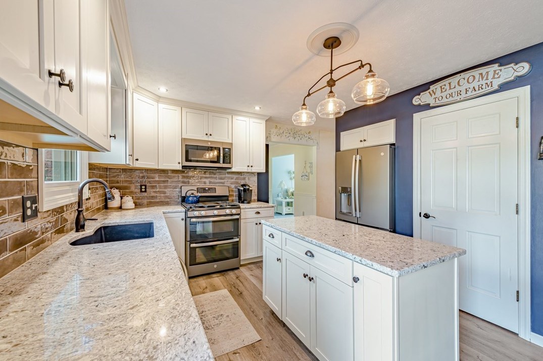 300 Crabapple Dr, Washington PA 15301-9571 exterior