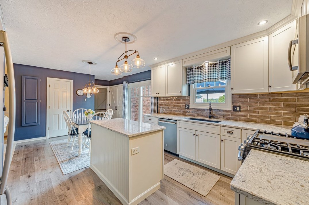 300 Crabapple Dr, Washington PA 15301-9571 exterior