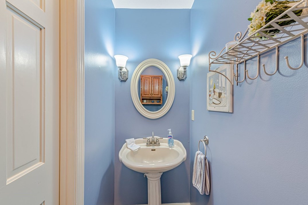 300 Crabapple Dr, Washington PA 15301-9571 exterior