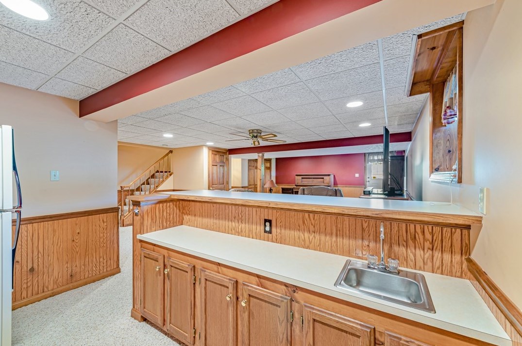 300 Crabapple Dr, Washington PA 15301-9571 exterior