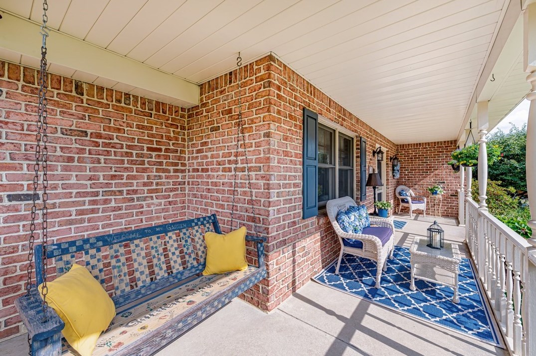 300 Crabapple Dr, Washington PA 15301-9571 exterior