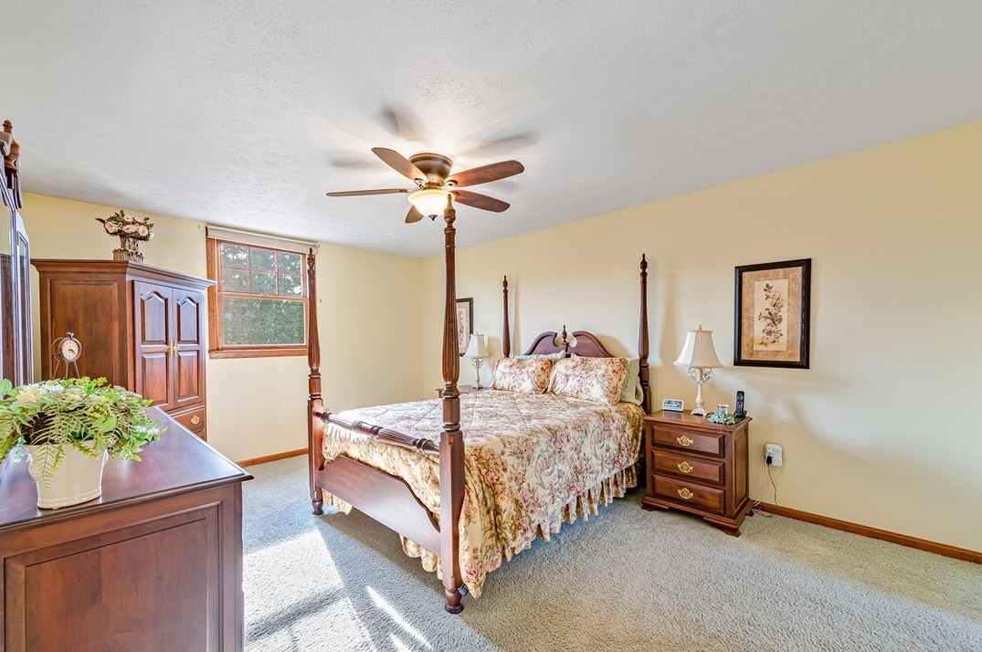 300 Crabapple Dr, Washington PA 15301-9571 exterior