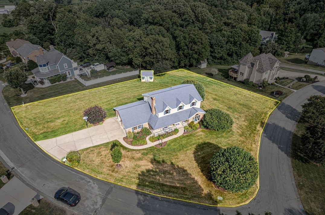 300 Crabapple Dr, Washington PA 15301-9571 exterior