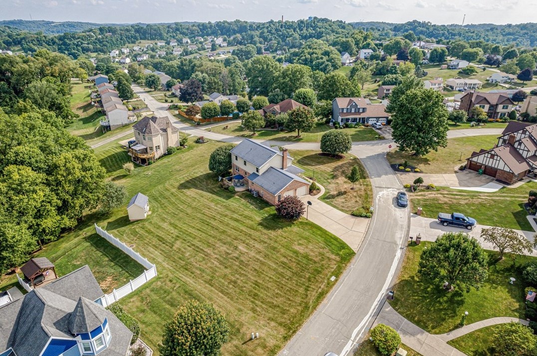 300 Crabapple Dr, Washington PA 15301-9571 exterior