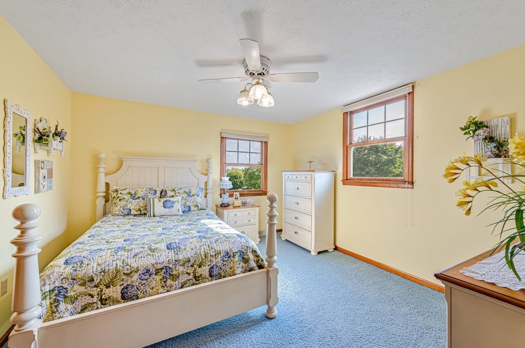 300 Crabapple Dr, Washington PA 15301-9571 exterior