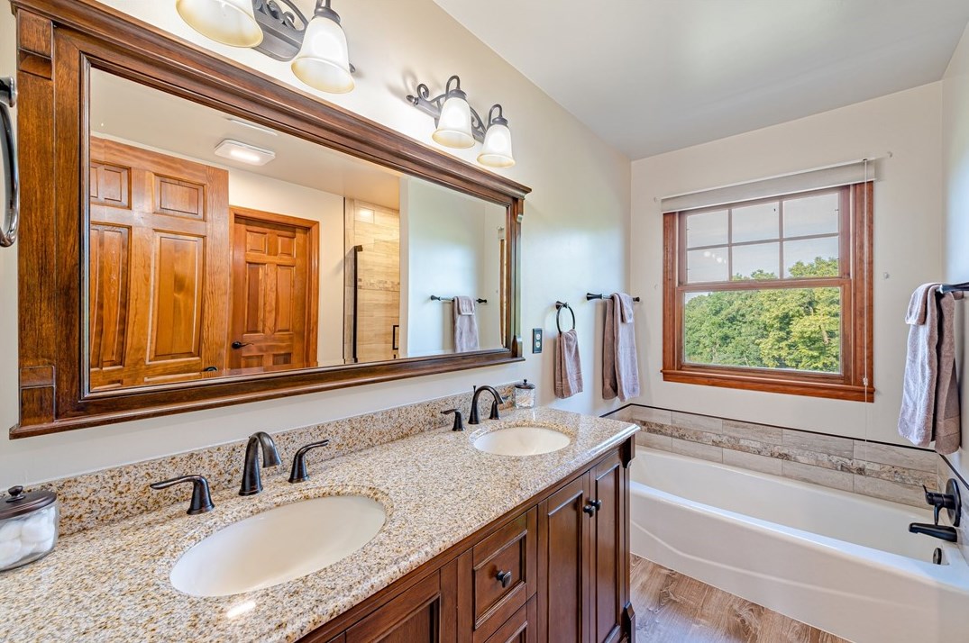 300 Crabapple Dr, Washington PA 15301-9571 exterior