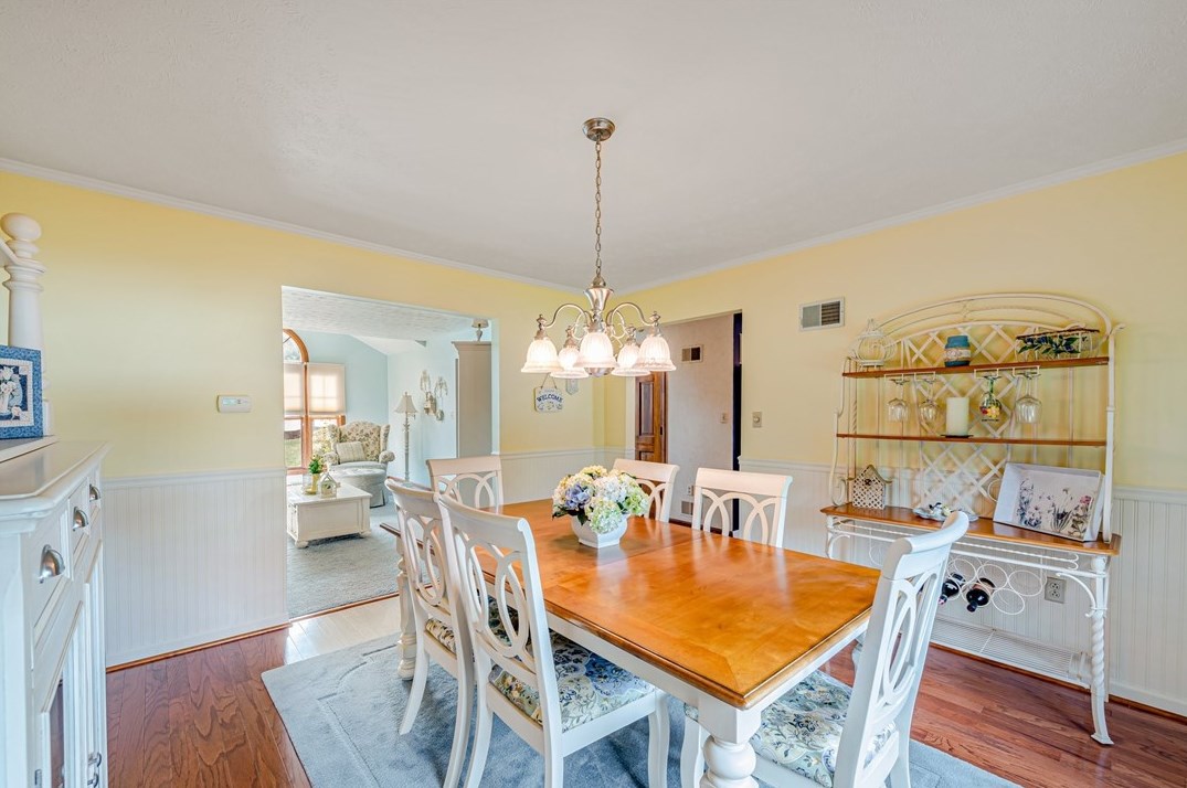 300 Crabapple Dr, Washington PA 15301-9571 exterior