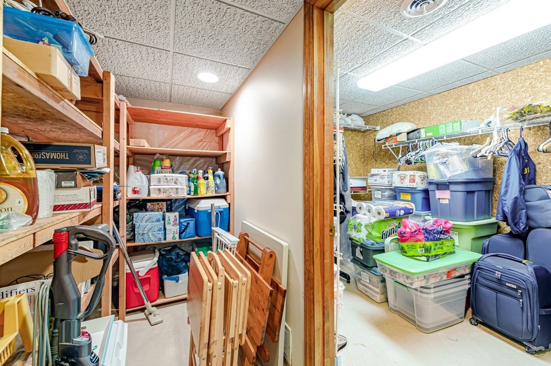 300 Crabapple Dr, Washington PA 15301-9571 exterior