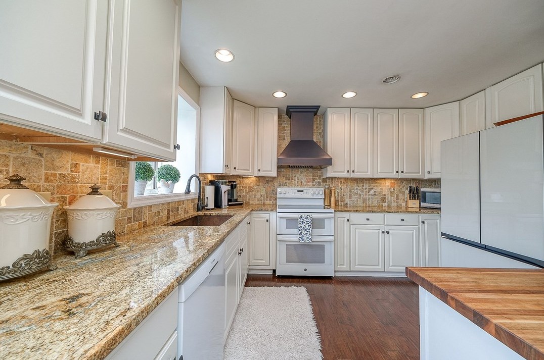 350 Floral Hill Dr, Washington PA  15301-2928 exterior