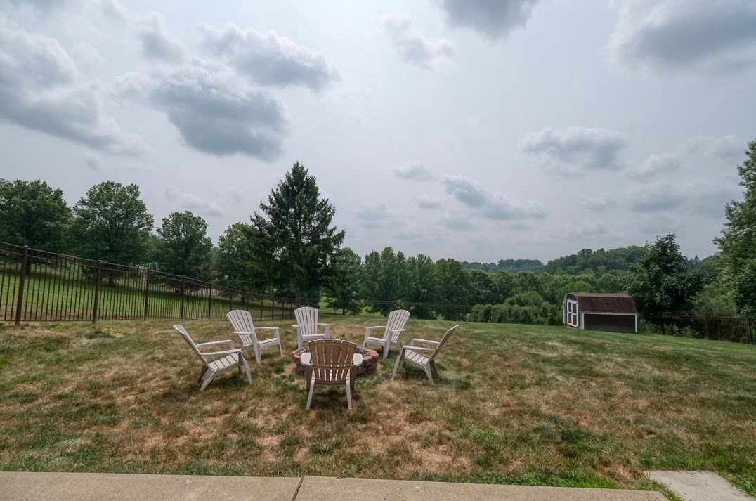 350 Floral Hill Dr, Washington PA  15301-2928 exterior