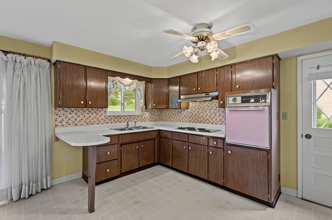 1435 Donnan Ave, Washington PA 15301-1742 exterior