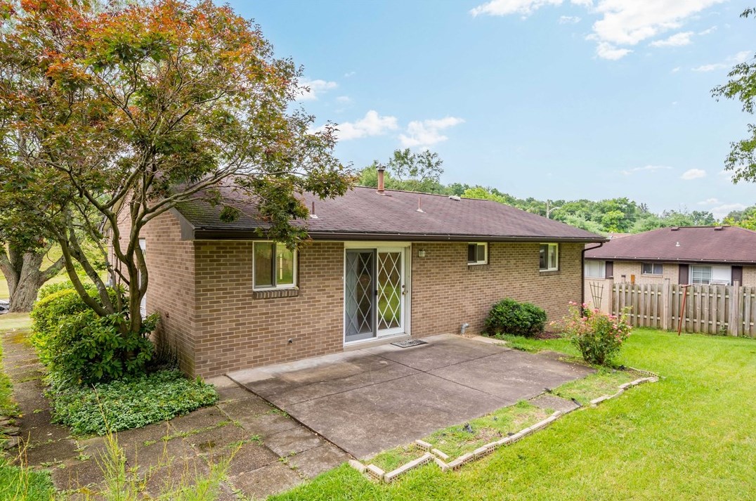 1435 Donnan Ave, Washington PA 15301-1742 exterior