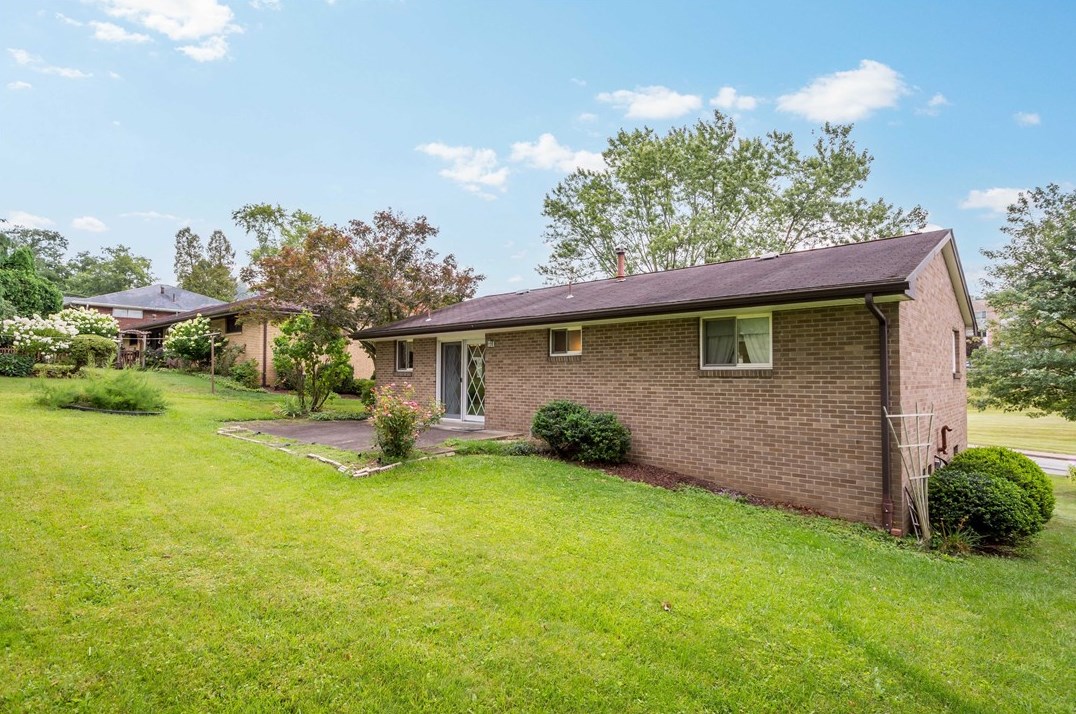 1435 Donnan Ave, Washington PA 15301-1742 exterior