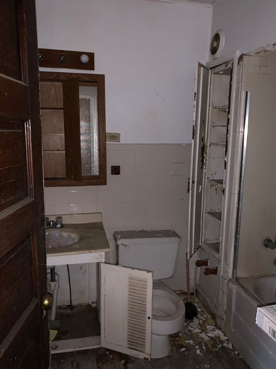 36 Hallam Ave, Washington PA 15301-3402 exterior