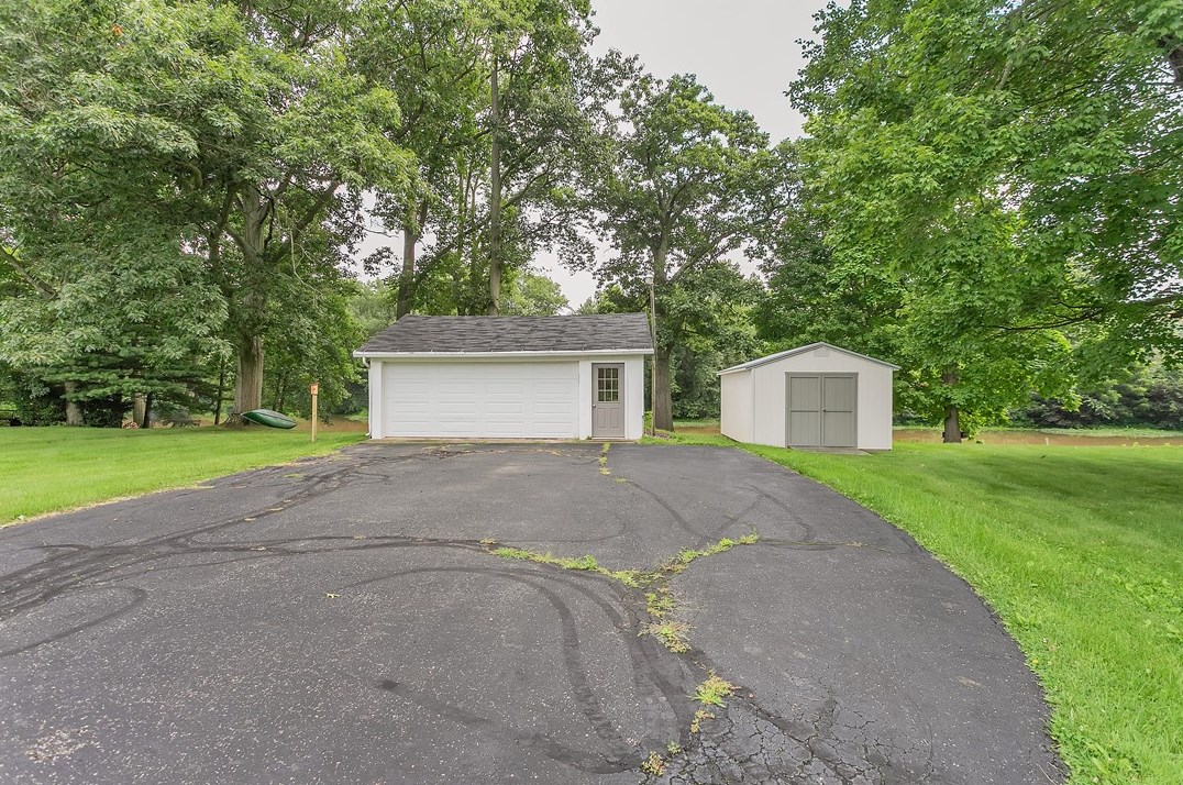 229 Country Club Dr, Ellwood City PA  16117-5007 exterior