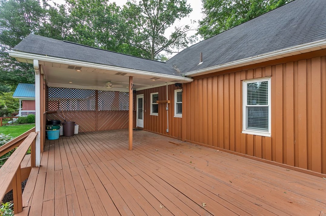 229 Country Club Dr, Ellwood City PA  16117-5007 exterior